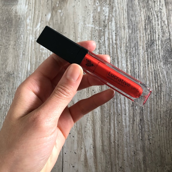 Younique Lucrative Lip Gloss (Lethal) - Picture 2 of 8